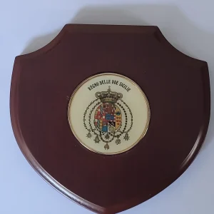 CREST REGNO DELLE DUE SICILIE  LEGNO 16X17 CM CON STEMMA RESINATO TONDO CON SCRITTA SU BASE LEGNO SFONDO BIANCO